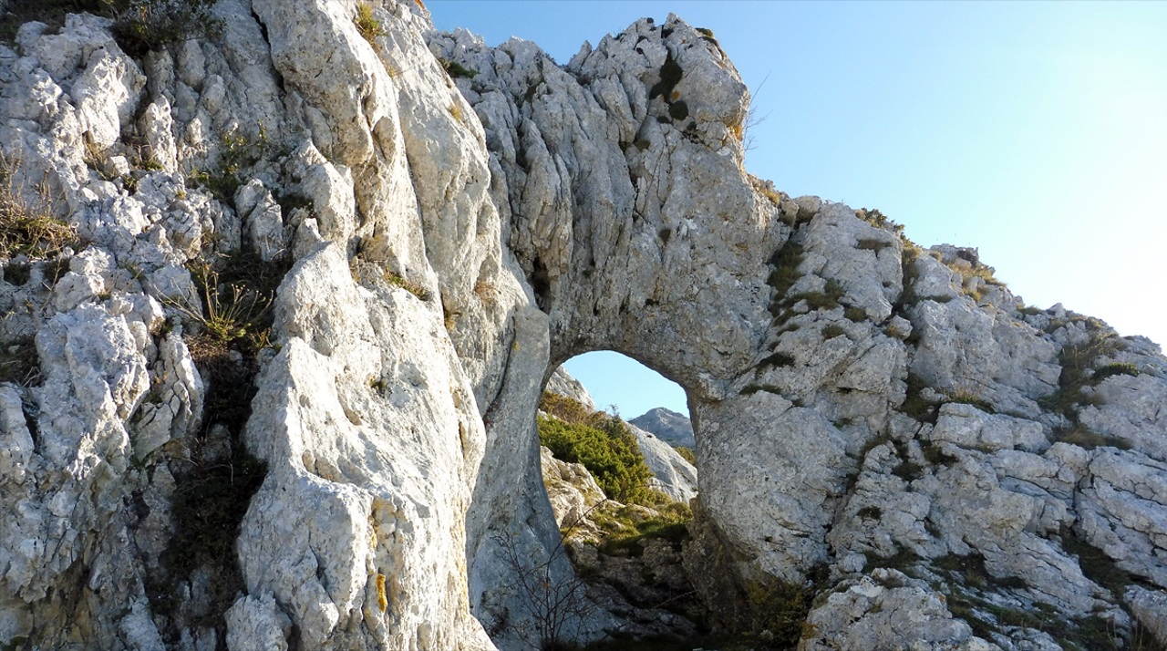 Allaitz y Allaitz Txiki (1245m-1171m) Ventana de Imeleku